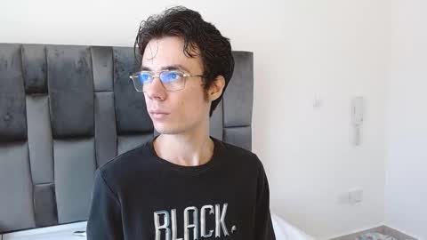 viktornoir online show from October 17, 2025, 1:57 pm