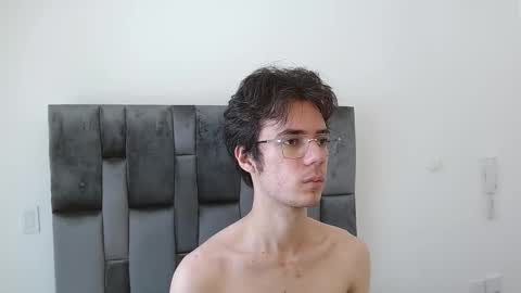 viktornoir online show from October 18, 2025, 4:19 pm