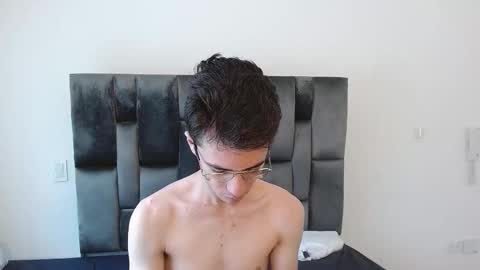 viktornoir online show from November 3, 2025, 3:13 pm