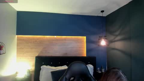 Victoria online show from October 28, 2025, 11:18 pm