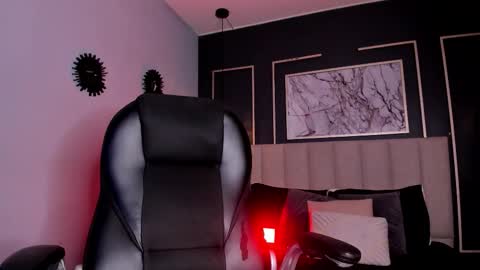 Victoria online show from December 13, 2025, 11:21 pm