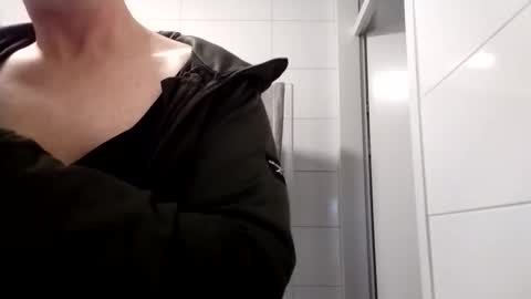 Snapshot of vinceplayer1992 chatting on November 28, 2025, 11:02 am Loved online show from November 28, 2025, 11:02 am