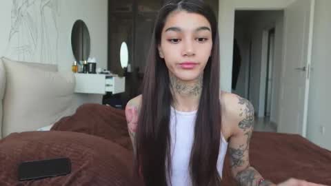 vinkitinkii online show from October 19, 2025, 7:09 am