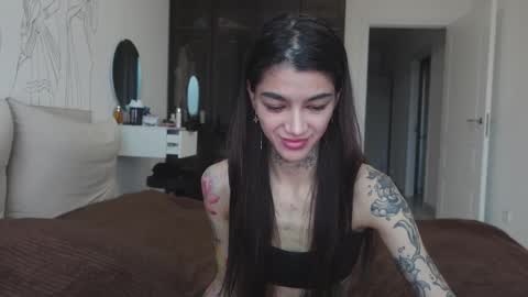 vinkitinkii online show from October 22, 2025, 7:08 am