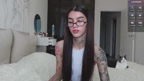 vinkitinkii online show from November 8, 2025, 6:46 am