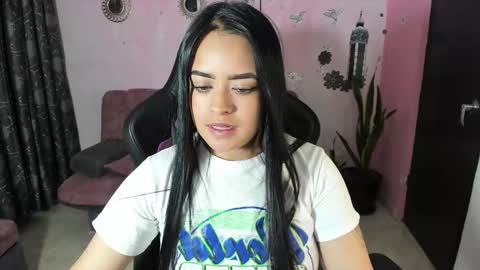 Snapshot of vio_let_ chatting on September 18, 2025, 2:57 am Daniela online show from September 18, 2025, 2:57 am
