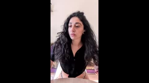 Violette online show from March 18, 2026, 11:57 am