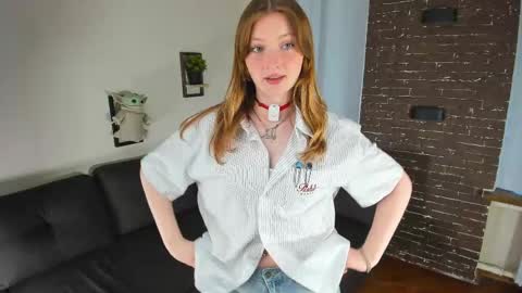 Snapshot of viola_larson chatting on May 29, 2026, 5:11 pm Viola but friends call me Sisi online show from May 29, 2026, 5:11 pm