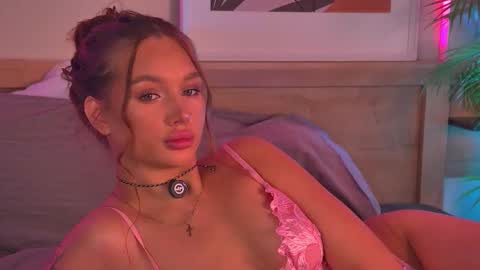 violaflirt online show from October 24, 2025, 5:04 am