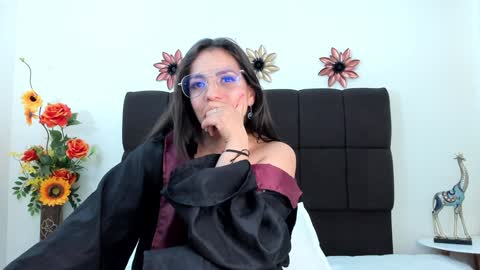 Snapshot of violeet_miller chatting on December 31, 2024, 3:31 pm online show from December 31, 2024, 3:31 pm