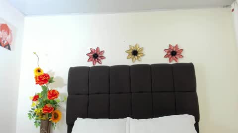 Snapshot of violeet_miller chatting on February 17, 2025, 3:20 pm online show from February 17, 2025, 3:20 pm