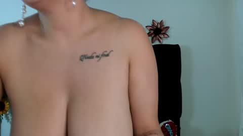 Snapshot of violeet_miller chatting on March 4, 2025, 11:22 pm online show from March 4, 2025, 11:22 pm