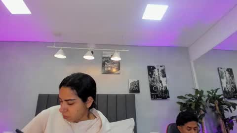 Violet and Myers online show from November 19, 2025, 11:21 am