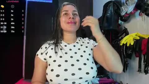 Snapshot of violet_bdsmx chatting on June 18, 2026, 10:14 pm Kim online show from June 18, 2026, 10:14 pm