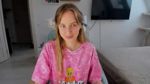 Violet online show from September 11, 2025, 1:55 pm