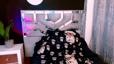 Violet  online show from October 15, 2025, 3:06 am