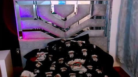 Violet  online show from October 31, 2025, 11:22 am