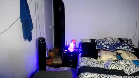 Snapshot of violet_hyuga chatting on October 10, 2025, 2:21 am violet_hyuga online show from October 10, 2025, 2:21 am