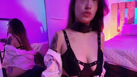 Violet Jones online show from October 6, 2025, 2:36 pm