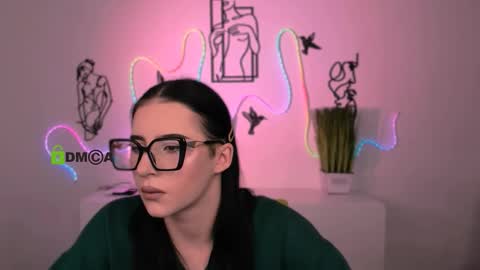 violet_moxi online show from December 16, 2025, 6:18 am