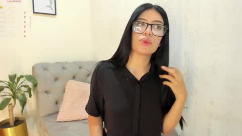  Violet  online show from May 27, 2026, 6:16 pm