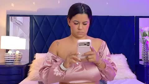 Snapshot of violet_saunders chatting on July 1, 2026, 7:35 pm Violet online show from July 1, 2026, 7:35 pm