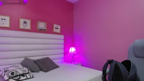violet_sinclair online show from May 26, 2026, 11:06 am