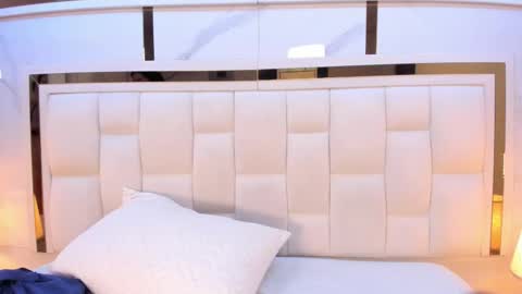 violet_sm online show from November 24, 2025, 3:06 am