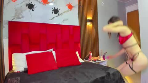 violet_storm_ online show from November 4, 2025, 1:05 am