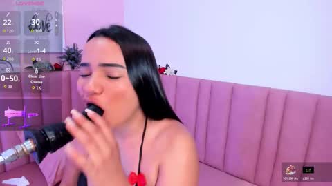 Violet online show from November 14, 2025, 8:18 pm