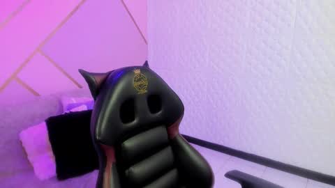 Snapshot of violeta_diazz chatting on February 18, 2026, 9:22 pm online show from February 18, 2026, 9:22 pm