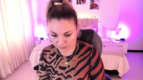 violeta_hotter_ online show from October 6, 2025, 11:29 am