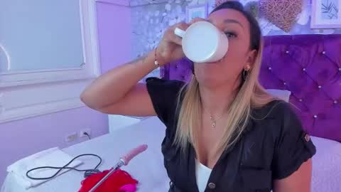 Snapshot of violeta_medina chatting on September 30, 2025, 11:04 am violeta_medina online show from September 30, 2025, 11:04 am