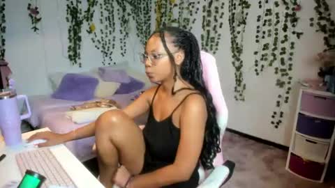 Snapshot of violeta_miler_ chatting on June 17, 2026, 6:42 pm Violeta online show from June 17, 2026, 6:42 pm
