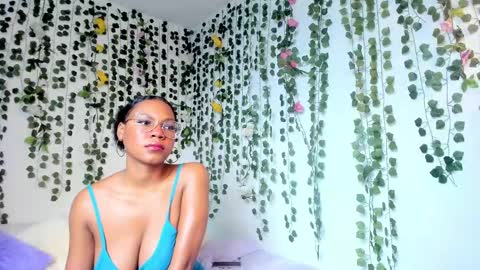 Snapshot of violeta_milleer chatting on February 3, 2025, 5:35 pm Violeta online show from February 3, 2025, 5:35 pm