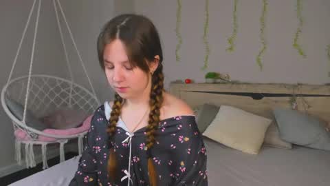 Snapshot of violeta_paul chatting on July 5, 2026, 9:05 am Violeta online show from July 5, 2026, 9:05 am