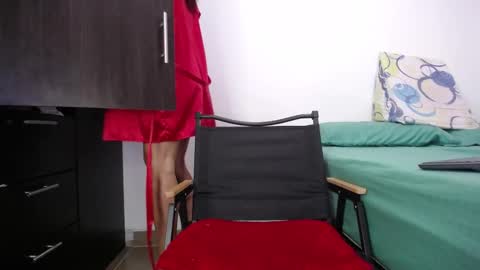 VIOLETA SORACHI  online show from October 17, 2025, 7:49 pm