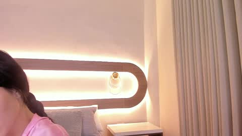 Snapshot of violeta_sum chatting on April 27, 2026, 12:03 pm Violeta Sum online show from April 27, 2026, 12:03 pm