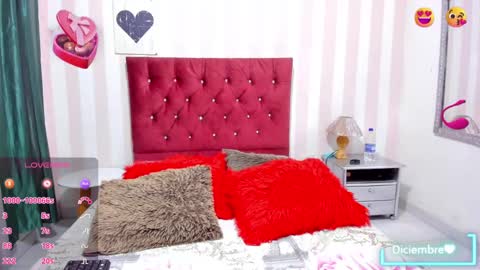 Snapshot of violetalee chatting on December 28, 2024, 8:15 pm Jimena online show from December 28, 2024, 8:15 pm