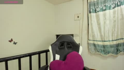 Snapshot of violetalee chatting on February 23, 2025, 1:24 am Jimena online show from February 23, 2025, 1:24 am
