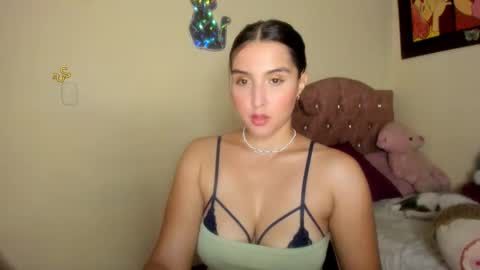 Snapshot of violetalee chatting on September 16, 2025, 12:11 am Jimena online show from September 16, 2025, 12:11 am