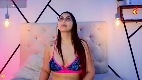 violeta simonz online show from February 11, 2026, 10:37 pm