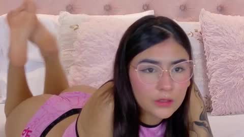 Cute Violet online show from November 7, 2025, 1:11 pm