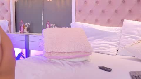 Cute Violet online show from November 8, 2025, 2:28 pm