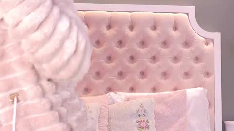 Cute Violet online show from November 10, 2025, 1:21 pm