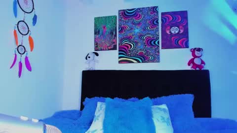 Violet online show from January 11, 2025, 6:03 am