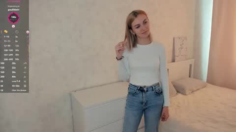 Snapshot of violetdelcourt chatting on October 18, 2025, 3:20 am Mia online show from October 18, 2025, 3:20 am