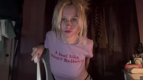 Snapshot of violetfaee chatting on November 26, 2025, 8:15 am violet online show from November 26, 2025, 8:15 am