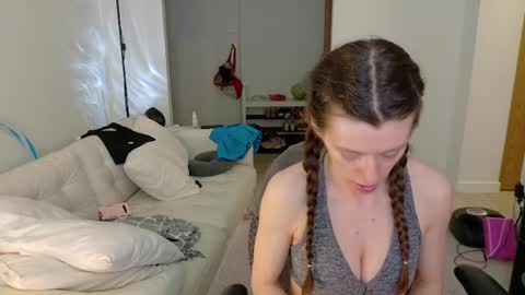 VioletFoxy online show from May 28, 2026, 5:27 am