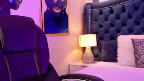 Snapshot of violetgrace__ chatting on October 3, 2025, 9:34 pm Your Princess Violet online show from October 3, 2025, 9:34 pm